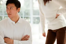 小说：假装去上班的我，租了辆车在小区门口监视妻子图片