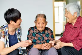 公婆退休金八千，每月开销三千，剩余钱全给了小姑子图片