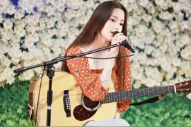 欧阳娜娜20岁生日音乐会好“开放”，穿露脐装，出道才6年真丰满图片