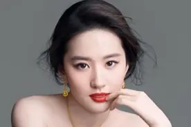 刘亦菲整容了？2005年旧照对比，17岁的她穿运动装跑步，太仙了图片