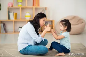 如何引导孩子主动思考？父母要懂得适当放手，让孩子尝试解决问题图片