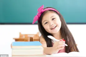 孩童纯真开心的笑脸图片