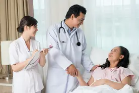 医生拿固定工资，不会因怠工而加剧看病难，只会给患者更好的服务图片