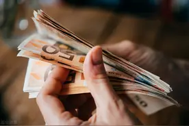 “什么时候领工资”英语怎么说？工资别说成work money图片