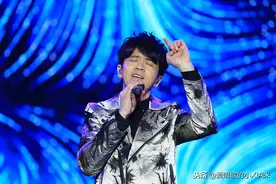 光良唱完《童话》丨外国友人都惊呆了，分分钟PK最后到底谁赢了？图片