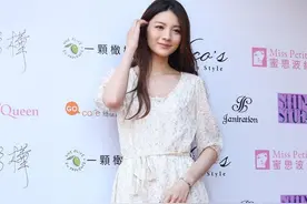 吴亚馨，露腿被说膝盖难看了图片