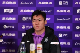 宋岳：越往后面踢对手会越强，要保持对胜利的渴望图片