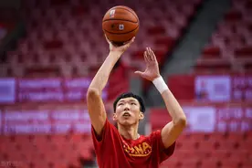 和解了！王仕鹏称赞周琦：你是阿联后的领袖 要扛起中国男篮大旗图片