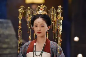 有种"变脸"叫何花，凭最美孟婆火出圈，换现代装后，大姐你谁？图片