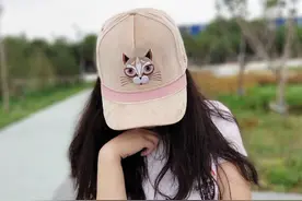 这是我见过最显脸小的棒球帽！就是有点小贵图片