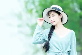 人像摄影：在麦田里玩耍图片