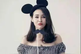 于明加身材太可了，穿露脐一字肩衣撑得饱满，尤物身材太惊艳图片