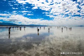 世界上有两个人气最旺的“天空之镜”，同样美艳，你更喜欢哪一个图片
