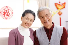 小说：年近60的外婆不顾反对要改嫁，得知是谁后所有沉默了图片
