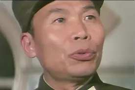 演得太像李宗仁将军了，观影完，李宗仁的儿子紧紧握住他的手图片
