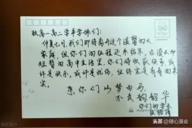 高考在即，郑州高一学生窗户上贴标语隔空为高三学长学姐加油助威图片