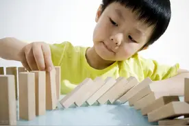 800元买的衣柜毁了孩子的生活，家长：我好后悔图片