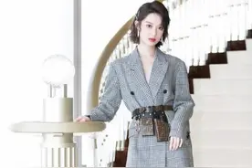 傻白甜朱闪闪美照，孙佳雨气质出众，不愧是北影校花图片