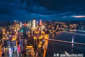 重庆记忆：一栋楼的天台，只是另一栋楼的底层图片