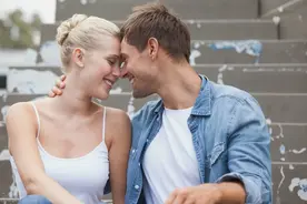 夫妻结婚多年，还经常“接吻”吗？这三个中年女人说出了心里话图片
