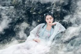 经典语录｜人间失格：懦夫，连幸福都害怕，碰到棉花也会受伤图片