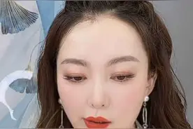 主持人余声产后复出，形象娇羞可人，身体恢复像少女图片