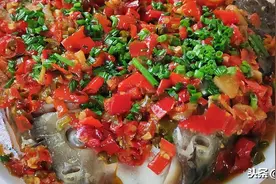 厨师长教你剁椒鱼头的经典做法，详细教程，鱼肉细腻 ，先收藏起图片