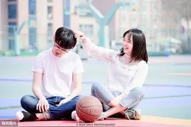 小说：醉酒后抱着男神表白，清醒后我想躲他却拦住我，我当真了图片