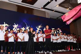 出征！贵州恒丰举行誓师大会，董事长文筱婷摇旗助威图片