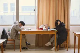 7所院校严重压分？网友爆料：这些21考研生被坑，过国家线费劲图片