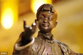 功夫小子雕像图片