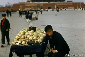 70年代的中国：满大街看不到肥胖人，图8美国总统夫人在北京喂猪图片