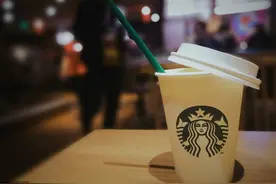 星巴克上线小程序，接入“专星送”外卖服务图片
