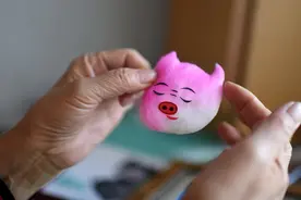为学棉絮画，新疆俩女大学生坐27小时硬座，来西安讨教传承人图片