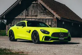 奔驰AMG GT-R绿魔诱惑，这颜色真TM像极了爱情图片