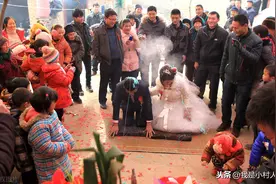 农村俗语“嫁汉看肩膀，娶妻看手掌”什么意思？说得实用吗？图片
