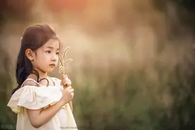 感动｜爸爸给儿子的信：今天你背的是沉重的书包，明天就是人民币图片