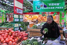 故事：老太太每次买菜都是买双份儿，被儿媳收回了财权图片