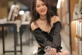 图书馆偶遇一位大漂亮美女图片