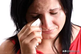 为啥说“宁在自家嚎，不去别家哭；宁肯睡光席，不借别家褥”？图片
