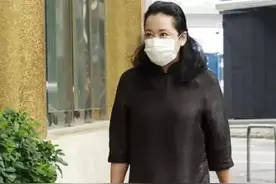 霍家儿孙满堂为97岁吕燕妮送终，比起赌王葬礼，一家人整整齐齐图片