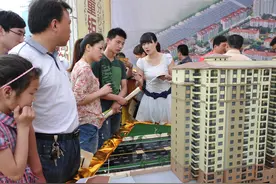 现在的农民进城买房，又在农村建房，这是“脚踩两只船”吗？图片