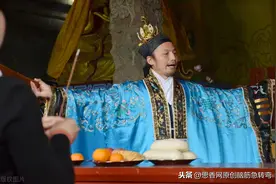 搞笑：道士张真人在做法事，用现代流行语怎么说？脑筋急转弯图片