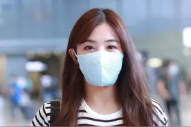 张含韵参加《乘风破浪的姐姐》个人排名倒数第一，在机场现身图片