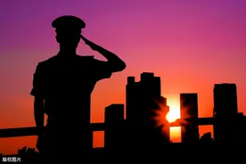 男兵老婆叫军嫂，那女兵老公叫什么？真没想到这样叫图片