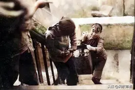 青岛记忆：1941年凌乱拥挤的住宅区，让人想起《功夫》场景图片