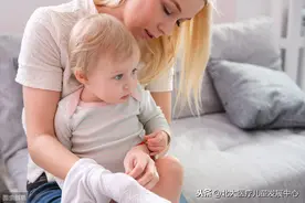 儿童自闭症/孤独症康复训练方法：如何引导孩子独立穿衣服？图片