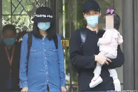 41岁高圆圆生完一胎就发福，紧身裤96斤穿出116斤，腿胖得P不回来图片