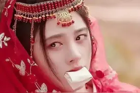 鞠婧祎新剧咬化妆棉遭全网嘲，疑似被买黑通稿，聊天记录泄露图片