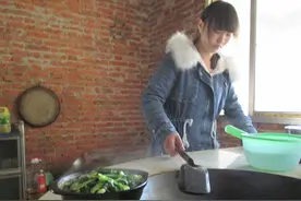 初中辍学，19岁少女成为四岁孩子妈，如今过上“幸福”生活？图片
